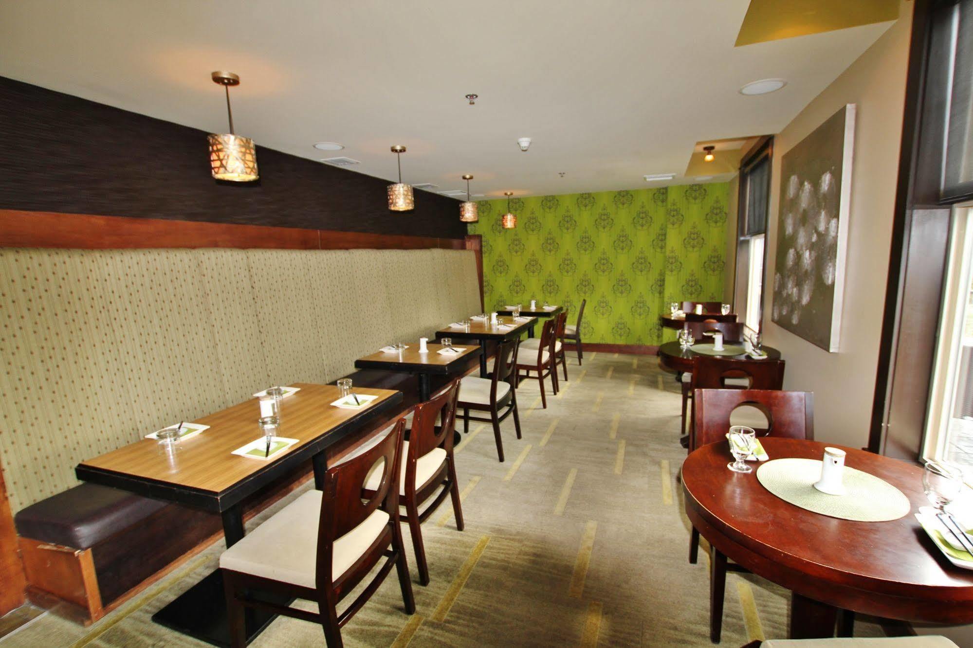 Hotel Silver Creek Canmore